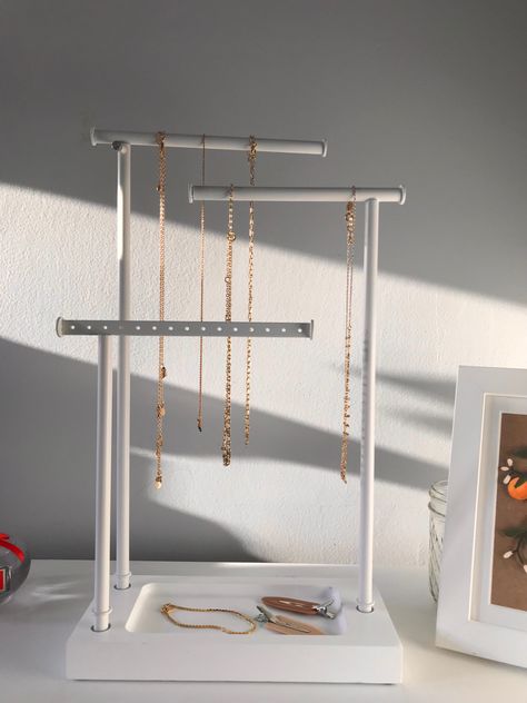 White Jewelry Holder, Aesthetic Jewellery Holder, Jewelry Holder Aesthetic, Aesthetic Jewelry Holder, Jewelry Organizer Aesthetic, Desk Toppers, Jewlery Holder, Room Wishlist, Jewelry Store Displays