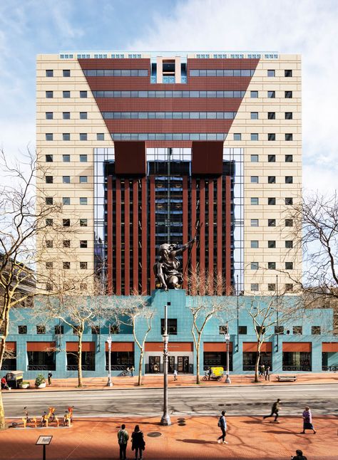 A Renovation Saves Michael Graves' Portland Building - Metropolis The Portland Building, Postmodern Architecture, Post Modernism, Triangle House, Michael Graves, Portland City, Hot House, Building Renovation, American Architecture