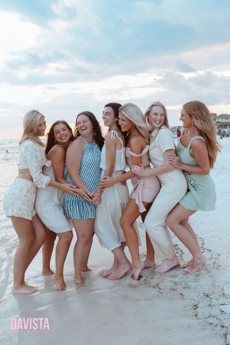 Beach Bachelorette Photoshoot, Beach Bachelorette Pictures, Bachelorette Beach Photos, Bachelorette Beach Photoshoot, Bachelorette Beach Pictures, Bachelorette Picture Ideas, Vecmeitu Ballīte, 30a Bachelorette, Sunset Beach Picnic