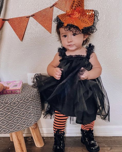 Baby Witch Costume Diy, Haloween Costume Diy, Baby Girl Halloween Costume Ideas, Baby Witch Costume, Baby Girl Halloween Costume, Witch Costume Diy, Old Halloween Costumes, Witches Night, Girl Halloween Costume Ideas