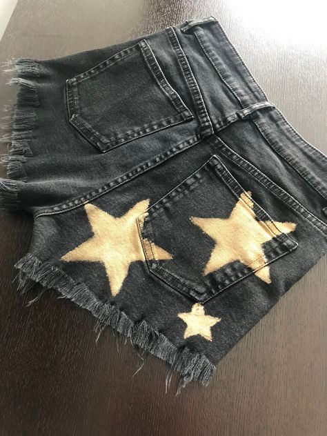 Glizzy Gobbler, Bleach Jeans Diy, Diy Denim Shorts, Diy Jean Shorts, Bleach Jeans, Bleach Painting, Bleach Shirt Diy, Bleaching Clothes, Bleached Shorts