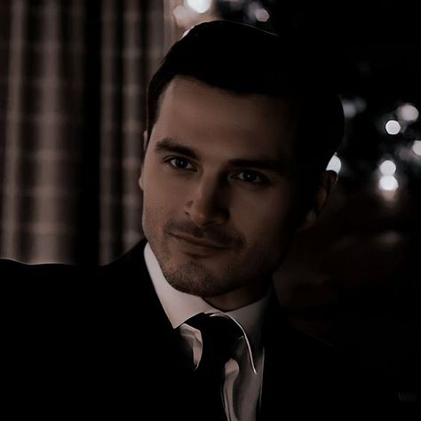 Enzo St John, Enzo Tvd, Enzo Vampire Diaries, Michael Malarkey, Hot Vampires, Vampire Diaries Guys, Men Kissing, Mystic Falls, S Diary