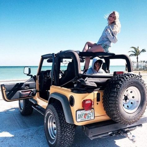 Yellow jeep soft top convertible on beach Auto Jeep, Yellow Jeep, Hors Route, Bmw I3, Dream Cars Jeep, Car Goals, Bmw I8, Jeep Wrangler Tj, Jeep Girl