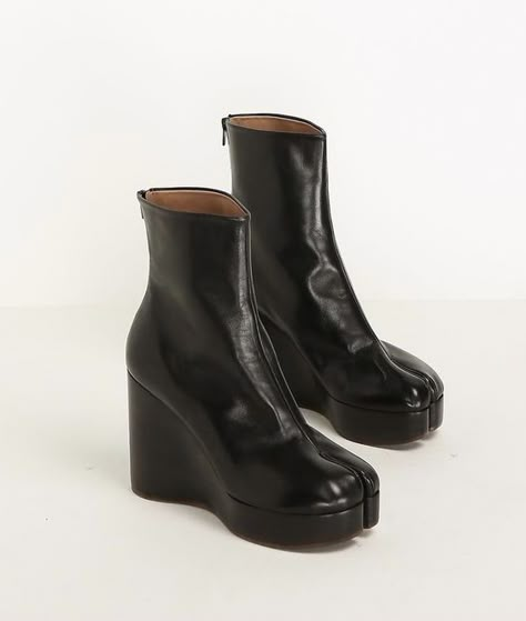 Tabi Boots, Maison Margiela Tabi, Tabi Shoes, Margiela Tabi, Virtual Wardrobe, Black Platform Boots, Fashion Mood Board, Shoe Art, Martin Margiela