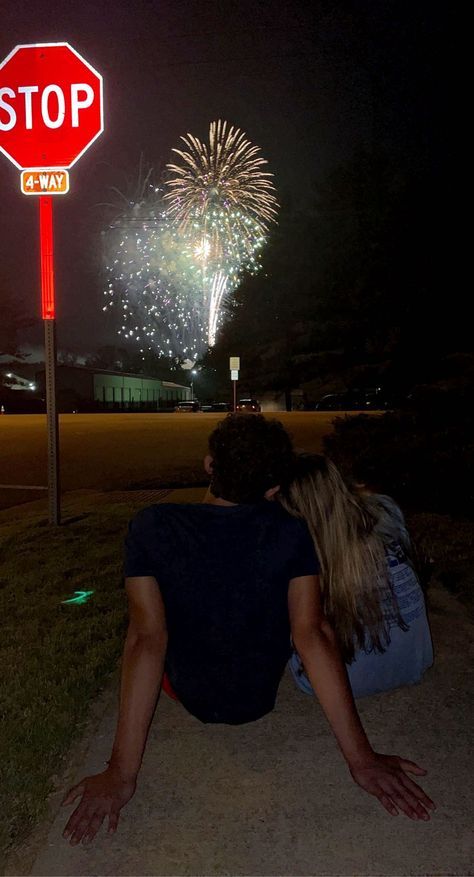 Cute Firework Pictures With Boyfriend, 4th Of July Bf Pics, Cute Couple Poses 4th Of July, Fireworks Pictures Couple, Fourth Of July With Boyfriend, 4th Of July With Boyfriend, Fourth Of July Astetic, 4th Of July Fireworks Pictures, Couples Fireworks Pictures