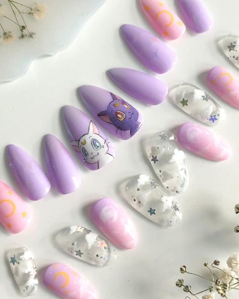 Luna & Artemis / long almond - full on dreamy sailor moon aesthetics ✨💖🐈‍⬛ !! She loves dreamy sailor moon nails but without all the… Nail Designs Sailor Moon, Sailor Moon Inspired Nails, Sailor Moon Acrylic Nails, Uñas Sailor Moon, Sailor Moon Nail Inspiration, Anime Nails Sailor Moon, Japan Nail Art, Sailor Moon Nails, Soft Gel Nails