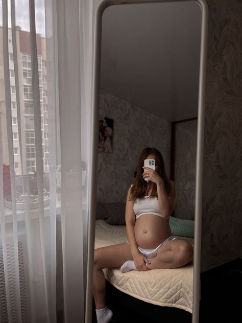 Maternity Mirror Selfie, Mirror Selfie Pregnant, Selfie Maternity Pictures, Mirror Maternity Pictures, Pregnancy Mirror Selfie, Pregnancy Selfie Ideas, Pregnant Mirror Selfie, Maternity Selfie, Pregnant Selfies