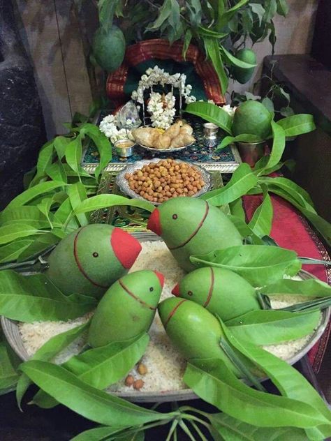 Gauri Decoration, Banana Leaf Decor, Leaf Decor Wedding, Home Flower Decor, Thali Decoration Ideas, Janmashtami Decoration, Housewarming Decorations, Amazing Food Decoration, Ganpati Decoration Design