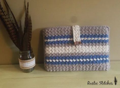 Laptop Case Pattern, Crochet Laptop Sleeve, Crochet Laptop Case, Crochet Phone Cases, Crochet Case, Easy Crochet Projects, Purse Patterns, Crochet Bag Pattern, Crochet Purses