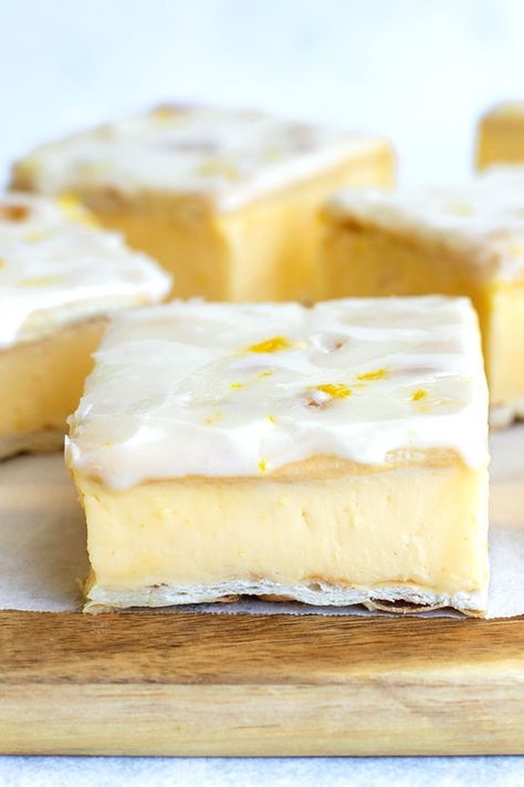 Easy Slices, Vanilla Slice Recipe, Aussie Recipes, Vanilla Slice, African Dessert, Slice Recipe, Lemon Dessert, Lemon Custard, Lemon Dessert Recipes