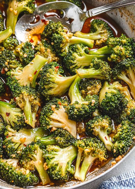 Sauteed Broccoli Recipe with Garlic Stir-Fry Sauce - #broccoli #recipe #eatwell101 - This quick and easy broccoli stir fry takes less than 20 minutes to make. You'll love the delicious garlicky sauce!  - #recipe by #eatwell101® Brocolli Stir Fry Recipe, Garlic Broccoli Chinese, Asian Garlic Broccoli, Stir Fry Brocolli Recipes, Asian Broccoli Stir Fry, Asian Brocolli Recipes, Chinese Brocolli Recipes, Asian Broccoli Side Dish, Brocoli Side Dishes