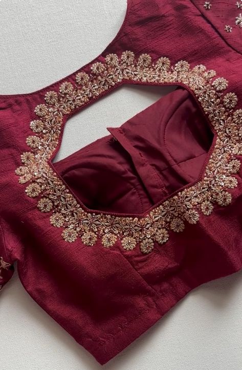 Simple Round Neck Blouse Designs, Back Of Blouse Designs, Maroon Blouse Designs, Back Of Blouse, Red Blouse Design, Neck Blouse Designs, Plain Blouse Designs, Diwali 2024, Brocade Blouse Designs