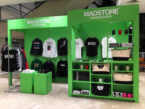 Retail Space Design, Event Booth, Store Design Boutique, Clothing Displays, Dover Street Market, Store Interiors, Stall Designs, Exhibition Booth Design, Retail Store Design