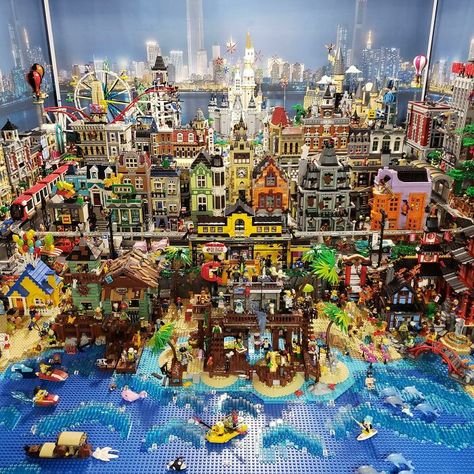 Greetings From My LEGO City Lego City Display, Things To Build, Cool Things To Build, Best Lego Sets, Lego Town, Big Lego, Lego City Sets, Lego Display, Lego Diy