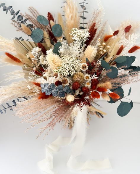 Western Wedding Bridesmaids, Terracotta Eucalyptus, Sunflower Wedding Centerpieces, Bud Vases Arrangements, Dried Flower Bouquet Wedding, Wedding Bridesmaid Flowers, Small Bridal Bouquets, Cascading Wedding Bouquets, Bouquet Bride