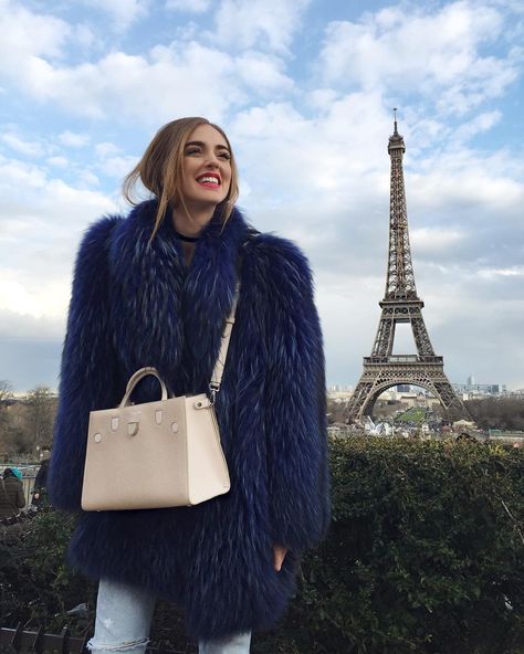 Diorever Bag, Chiara Ferragni Style, Bag Outfit, Fur Parka, Girls World, Oui Oui, Louis Vuitton Twist Bag, Fashion Pictures, British Style