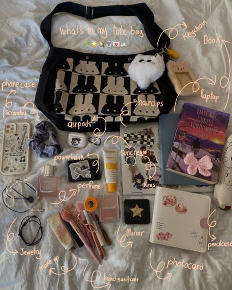 - What’s in my tote bag ✩⋆｡𖦹°‧★ Whats Inside My Bag Handbags, Whats In Purse, What To Pack In A Bag, Inside Bag Organization, Shoulder Bag Essentials, What’s In My Mini Tote Bag, Whats In Bag, What To Put In Your Work Bag, What’s In My Bag Korean