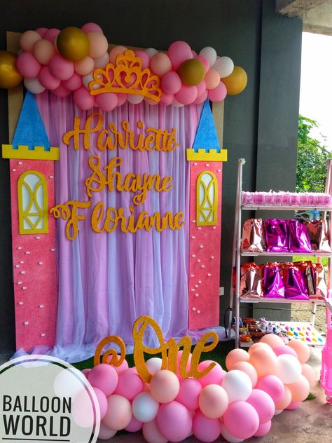 Princess Theme Birthday Party Backdrops, Princess Party Backdrop Ideas, Diy Princess Backdrop, Disney Princess Backdrop Ideas, Princess Backdrop Ideas, Princess Birthday Ideas, Princess Theme Backdrop, Disney Princess Backdrop, Princess Party Backdrop