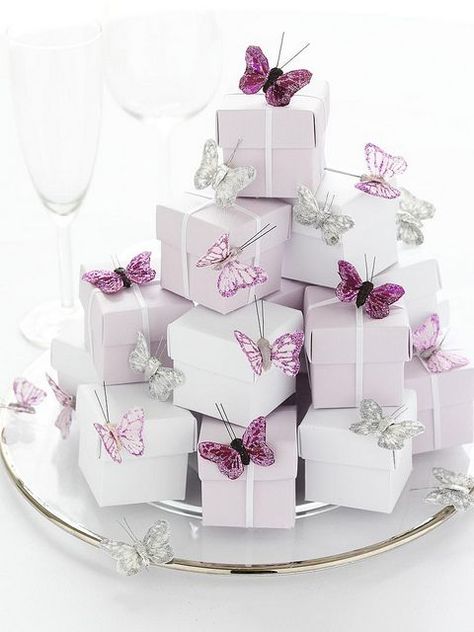 borboletas Butterfly Wedding Favors, Butterfly Wedding Theme, Future Decor, Favour Boxes, Butterfly Birthday Party, Summer Wedding Decorations, Butterfly Baby Shower, Butterfly Wedding, Butterfly Party