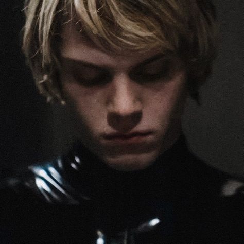 ⛧ tate langdon (evan peters) american horror story icon ⛧ Tate Langdon Suit, Evan Peters 2000s, Dating Tate Langdon Aesthetic, Tate Langdon Fanart, Tate Langdon Pfp, Evan Peters Kai Anderson, Evan Peters And Sarah Paulson, Tate Langdon Icons, Evan Peters Tate Langdon