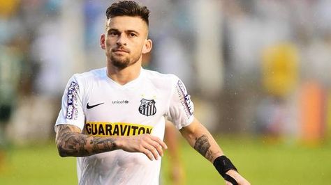 Barcelona moves in for Lucas Lima (Santos) to please Neymar Neymar Barcelona, Lucas Lima, The Beautiful Game, Neymar, Barcelona, Singing, Mens Graphic, Soccer, Football