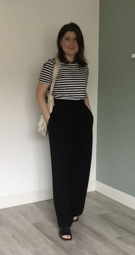 Black And White Striped Tee Outfit, Striped Wide Leg Pants Outfit, Long Sleeve Striped Shirt Outfit, Black And White Striped Shirt Outfit, Black And White Striped Top Outfit, Striped T Shirt Outfit, Black Tee Outfit, Elegant Black Pants, White Striped Shirt Outfit