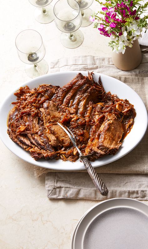 Passover Menu, How To Cook Brisket, Braised Brisket, Beef Brisket Recipes, Tender Meat, Brisket Recipes, Sliced Meat, Passover Recipes, Holiday Meal