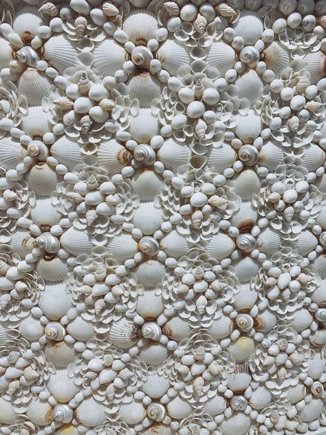 Seashell Interior Design, Seashell Mural, Seashell Architecture, Shell Mosaics Seashell Art, Shell Inspired Architecture, Seashell Furniture, She’ll Mosaic, Tropical Bedroom Decor, Seashell Mosaic