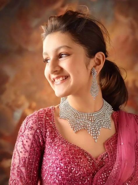 Sitara Ghattamaneni, Namrata Shirodkar, Divyanka Tripathi Saree, Prabhas Actor, Wedding Jewelery, Disney Princess Outfits, Visual Story, Mahesh Babu, Miss India