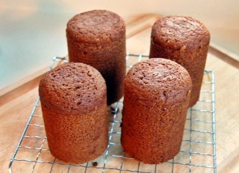 Boston Brown Bread Recipe, Bread In A Can, Beans Growing, England Recipes, Boston Brown Bread, Hotel Meals, Brown Bread Recipe, Graham Flour, Steamed Bread