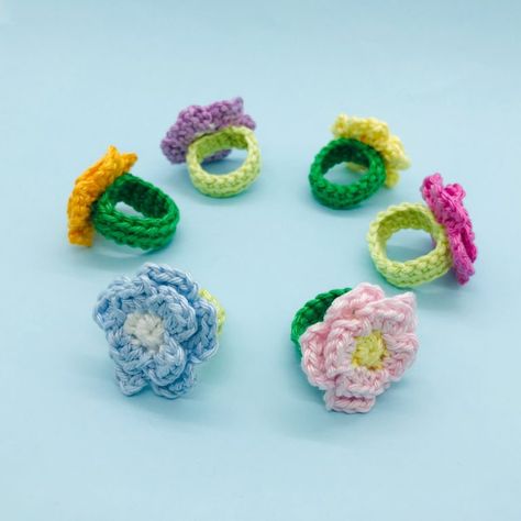 Crochet Ring Patterns, Crochet Bracelet Pattern, Finger Crochet, Bracelet Crochet, Ring Pattern, Crochet Rings, Crochet Jewelry Patterns, Rainbow Crochet, Crochet Bracelet