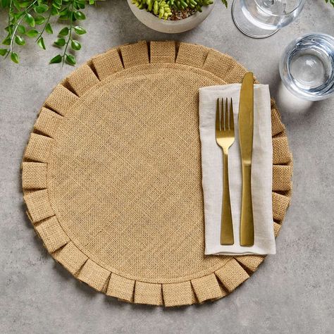 Burlap Table Decorations, Circle Placemats, Free Sewing Projects, Sewing Projects Ideas, Diy Placemats, Sewing Projects Free, Dining Mats, Jute Crafts, Hosting Christmas