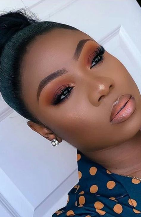 Fall Makeup Looks Black Women, Makeup For Round Face Black Women, Thanks Giving Make Up, Gold Natural Makeup, Fall Makeup Looks For Black Women, Make Up For Dark Skin Women, Makeup On Dark Skin Women, Party Make-up, Maquillage Yeux Cut Crease