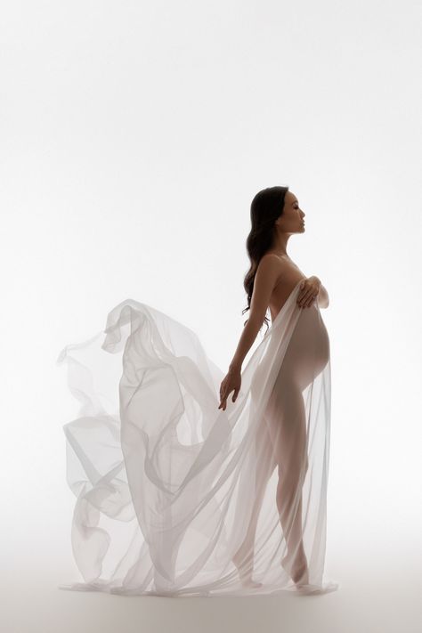 Silhouette Maternity, Editorial Maternity, Maternity Silhouette, Studio Maternity Shoot, Maternity Studio Photoshoot, Studio Maternity Photos, Moms Photography, Maternity Photography Poses Couple, Luxury Portrait