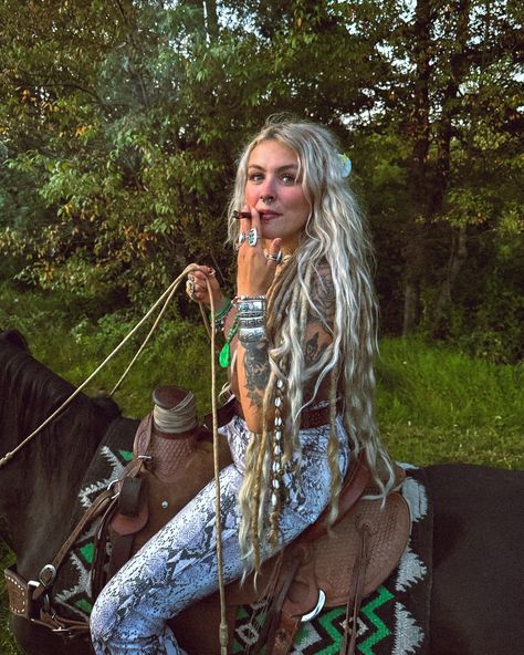 Honky Tonk Hippie🌲🤠🌄🌾🏜️🐻🌿🤎⛰️🐴🪶 Bluegrass Aesthetic, Hippie Cowgirl, Hippie Vibes, Honky Tonk, Trailer Park, Divine Feminine, Gorgeous Hair, Dream Life, Personal Style