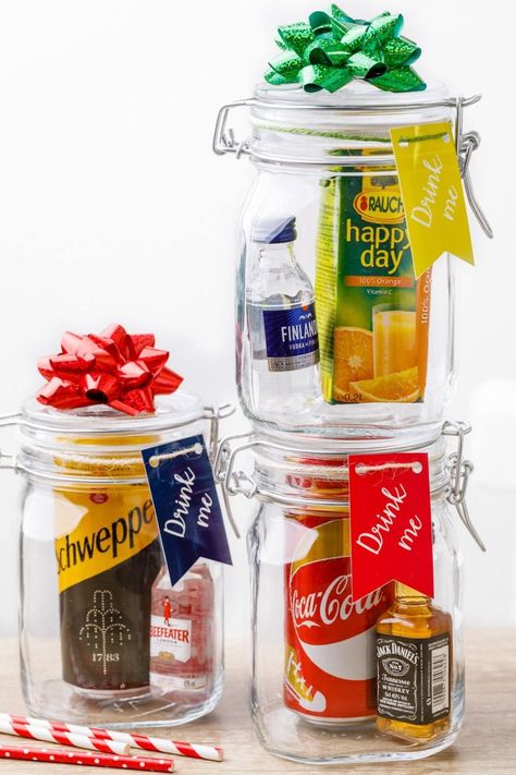 3 Easy Diy Mason Jar Cocktail Gift Sets in a Jar - Miss Wish Drink Gift Ideas, Mini Cocktail Kit, Mason Jar Cocktail Gifts, Diy Cocktail Kit, Mason Jar Cocktails, Cocktail Gift Set, Mini Liquor Bottles, Diy Cocktails, Diy Mason Jar