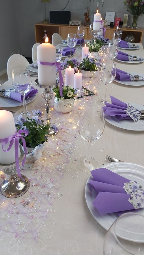 Violet Table Decor, 18th Birthday Party Ideas Decoration Purple, Purple Wedding Theme Table Decorations, Purple Table Scape, Purple Birthday Table, Purple And White Party Decorations, 18th Birthday Table Decorations, Purple Table Centerpieces, Lavender Birthday Decorations