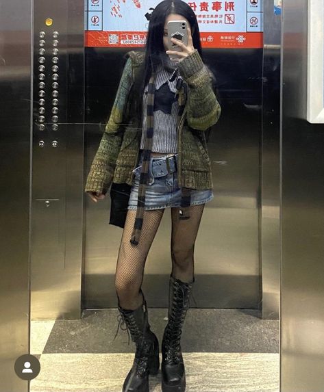 Edgy Style Outfits Aesthetic, Grunge 2023 Fashion, Lower East Side Aesthetic Fashion, Lowkey Punk Outfits, Summer Outfits 2023 Grunge, Distressed Outfit Grunge, Winter Fashion Y2k, Punk Princess Outfits, Drain Gang Outfit