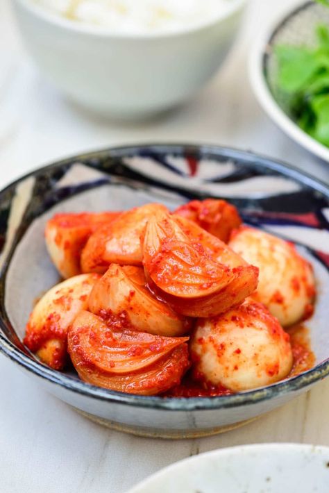 Yangpa Kimchi (Onion Kimchi) Onion Kimchi, Fermented Kimchi, Bbq Dishes, Bawang Bombay, Kimchi Recipe, Korean Cooking, Onion Recipes, Korean Bbq, Cooking Inspiration