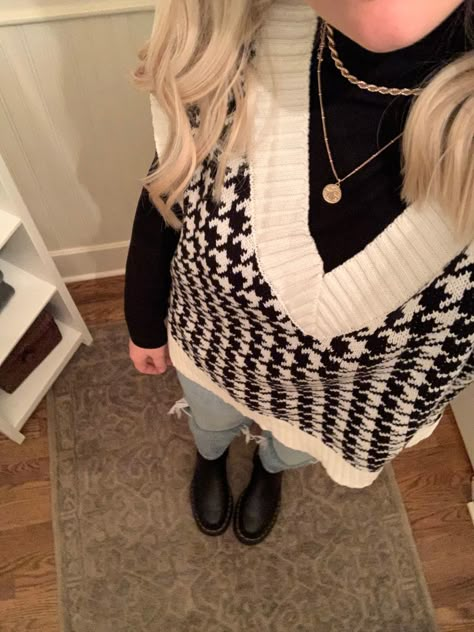 Black And White Sweater Vest Outfit, Checkered Sweater Vest Outfit, Black And White Vest Outfit, Checkered Vest Outfits, Checker Vest Outfit, Regina Outfits, Baguio Fits, Northeast Fashion, Sweater Vest Outfits