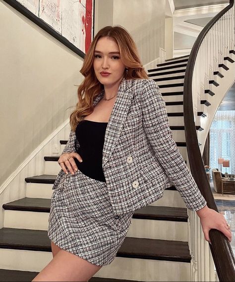 Madison Brown, Dynasty Outfits, Chic Work Outfits Women, Classy Skirts, Professional Work Outfit, Looks Pinterest, Elizabeth Gillies, Casual Chique, Effortlessly Chic Outfits