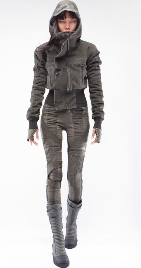 Futuristic Apocalypse Fashion, Futuristic Dystopian Fashion, Scifi Streetwear, Sci Fi Clothing Concept Art, Dystopian Aesthetic Clothes, Scifi Clothing, Dystopian Clothes, Apocalypse Fashion, Sci Fi Clothing