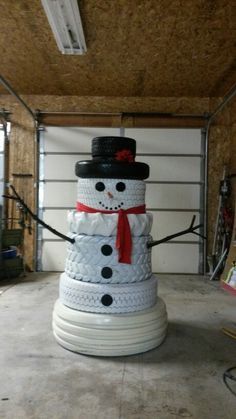 Tire Snowman                                                                                                                                                                                 More Outdoor Snowman, Outside Christmas Decorations, Snowman Christmas Decorations, Christmas Yard Decorations, Christmas Decorations Diy Outdoor, Christmas Yard, Snowman Crafts, Christmas Deco, Xmas Crafts