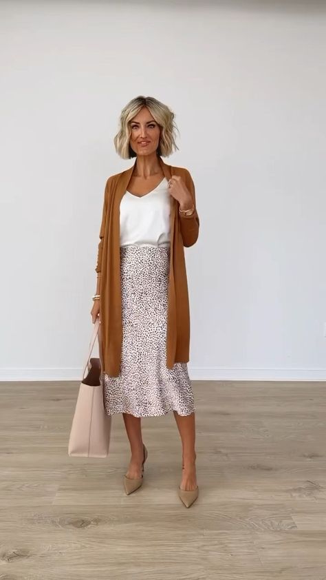 Long Cardigan With Skirt, Long Skirt With Cardigan Outfit, Duster Vest Outfits, Skirt With Cardigan Outfits, Skirt And Cardigan Outfit, Layering A Dress, Duster Outfit, Outfits Dressy, Cardigan Outfits