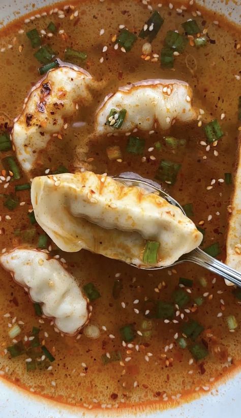 5 Minute Dumpling Potsticker Soup- Easy Dinner Recipe Potsticker Soup, Costco Meals, Easy Dinner Recipe, Soup And Sandwich, Easy Delicious Recipes, Food Pantry, Easy Delicious, Food Reviews, Picture This