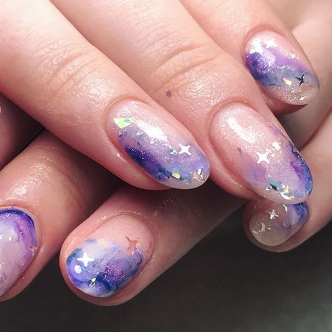 Short Nails Galaxy, Galaxy Almond Nails, Coldplay Concert Nails, Nails Space Design, Outer Space Nail Designs, Coldplay Inspired Nails, Coldplay Nail Art, Galaxy Gel Nails, Pastel Galaxy Nails