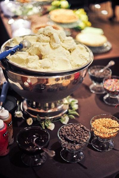 Dessert Reception, Ice Cream Buffet, Wedding Food Bars, Kingdom Business, Autumn Wedding Food, Cheesecake Bar, Rustic Reception, Ice Cream Sundae Bar, Waffle Bar