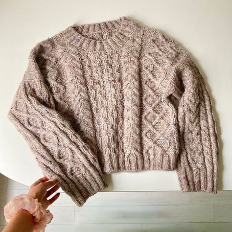 Ravelry: Oksusu sweater pattern by berryknitting Textured Knit Sweater Pattern, Knitting Pattern Jumper, Hand Knit Sweater Pattern, Knitting Sweaters Pattern, Knot Sweater Pattern, Sweater Watercolor, Knit Aesthetic, Knitting Pattern Sweater, Knit Sweater Pattern