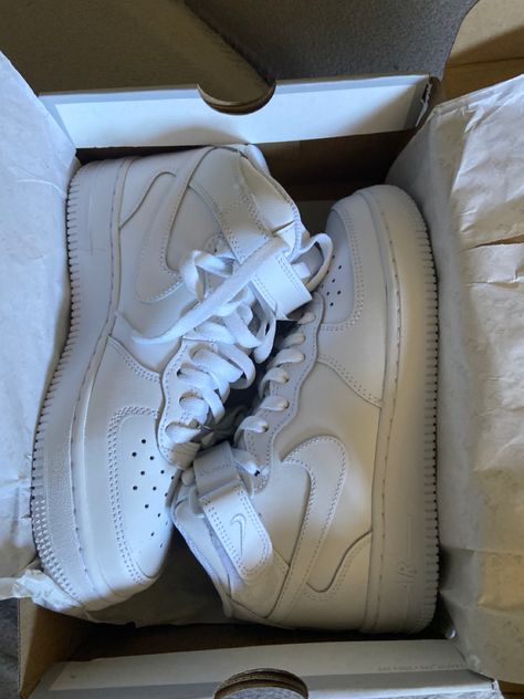 Nike 1 Mid, Af1 Mid Outfit, Af1 Mid, High Air Force 1, Nike Air Force 1 Mid, Nike Air Force One, White Nike Shoes, Preppy Shoes, Air Force 1 Mid