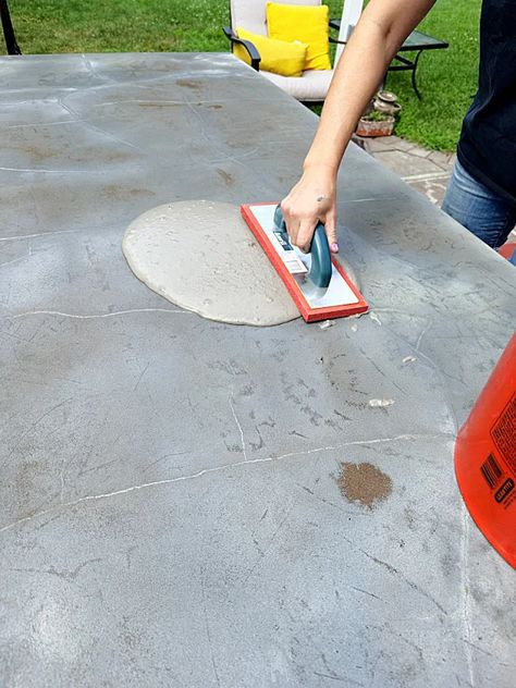 skim coat on cement table Concrete Outdoor Table, Furniture Build, Cement Table, Diy Furniture Building, Diy Outdoor Table, Concrete Finish, Concrete Table, Rock Garden Landscaping, Concrete Garden